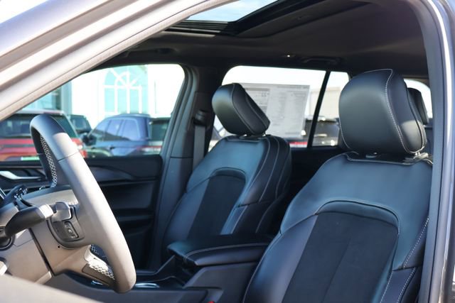 New 2025 Jeep Grand Cherokee Altitude image 8