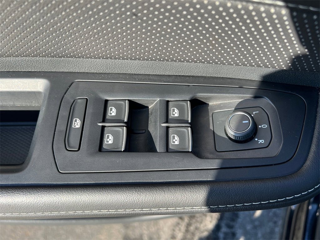 Used 2025 Volkswagen Atlas SE image 13