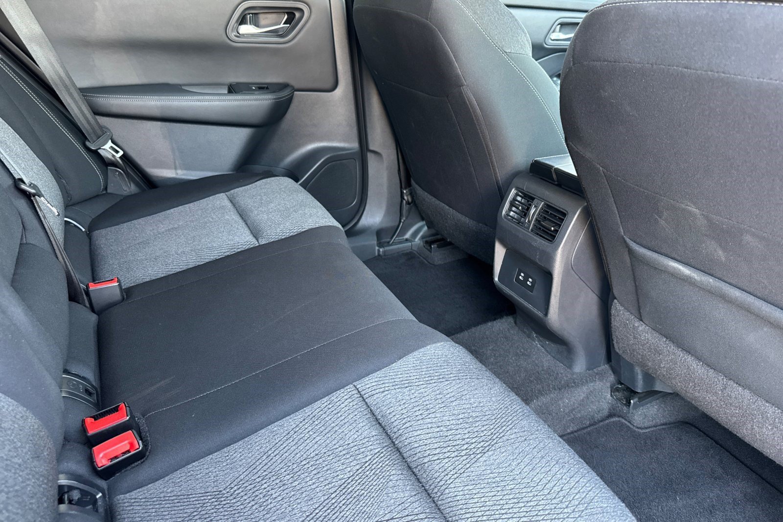 Used 2025 Nissan Rogue SV AWD/4WD image 33