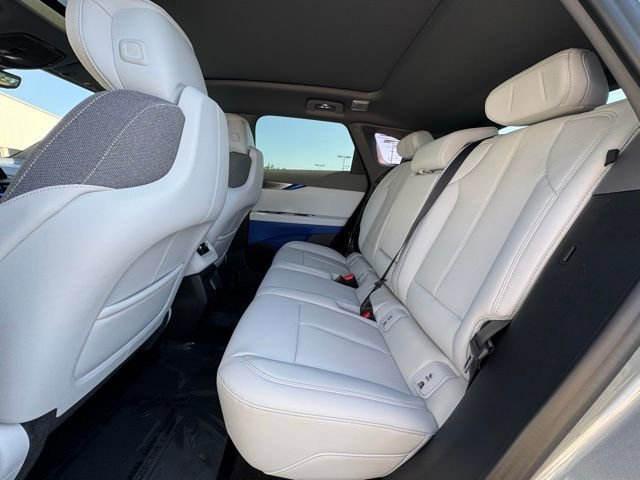 New 2025 Cadillac Optiq Luxury 1 image 32