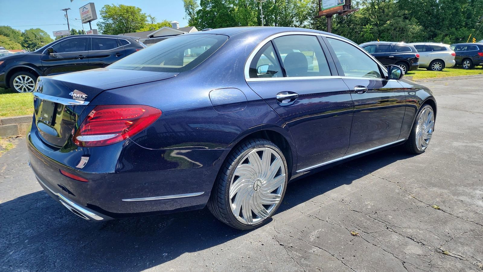 Used 2018 Mercedes-Benz E 300 4MATIC image 5