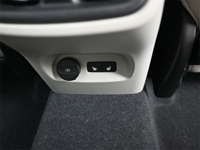 Used 2024 Volvo XC40 B5 Plus w/ Protection Package Premier image 33