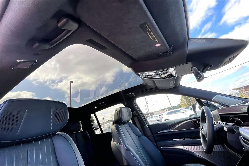 Used 2025 Cadillac Escalade IQ Luxury 2 w/ LPO, Premium Carpet Package AWD/4WD image 27