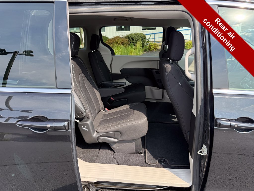 Used 2022 Chrysler Voyager LX FWD image 33