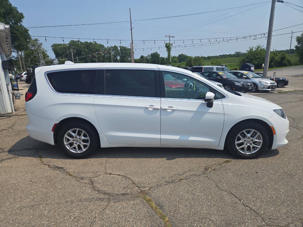 Used 2017 Chrysler Pacifica LX FWD image 9