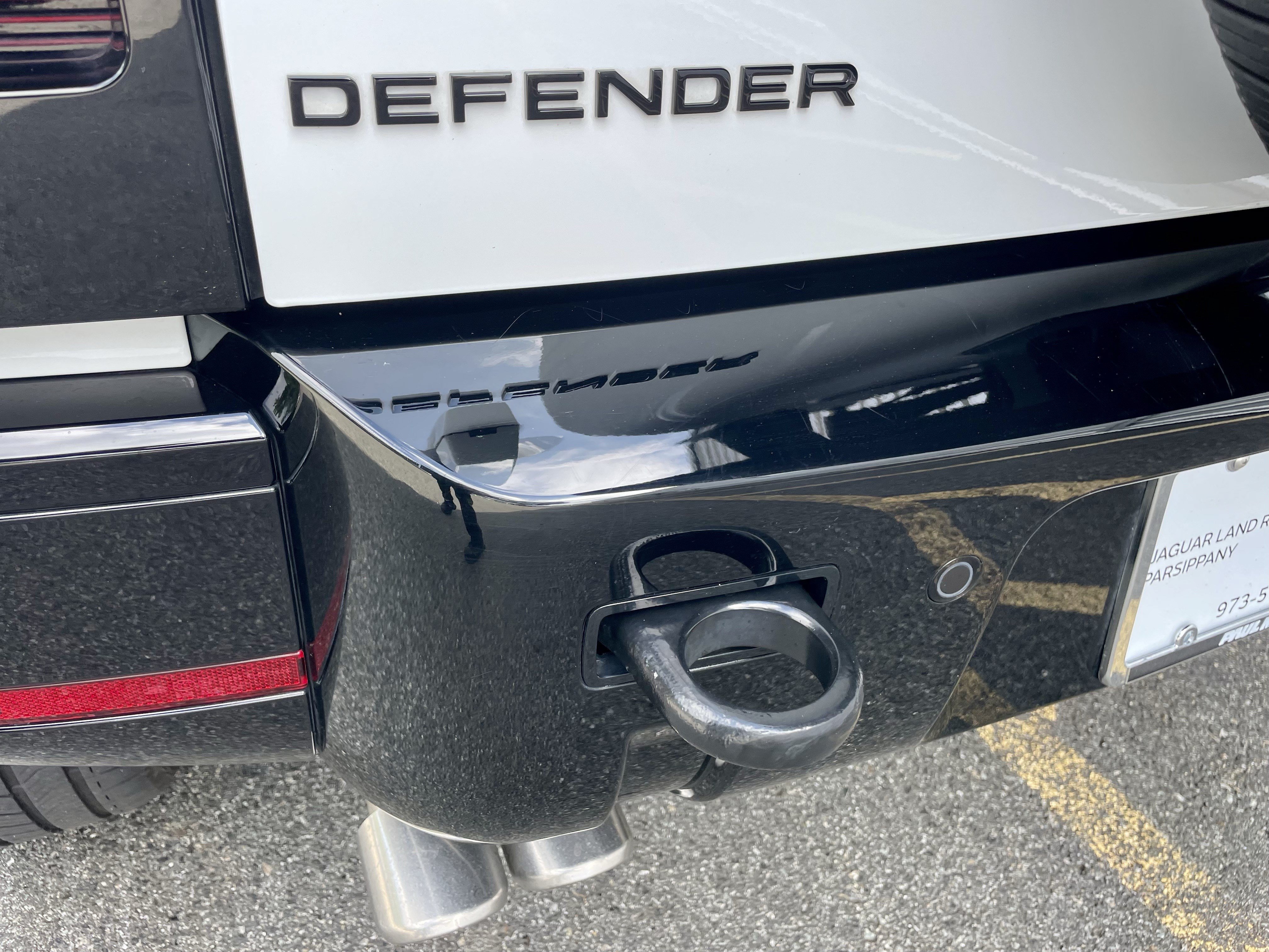 Certified 2025 Land Rover Defender 110 X-Dynamic SE AWD/4WD image 33