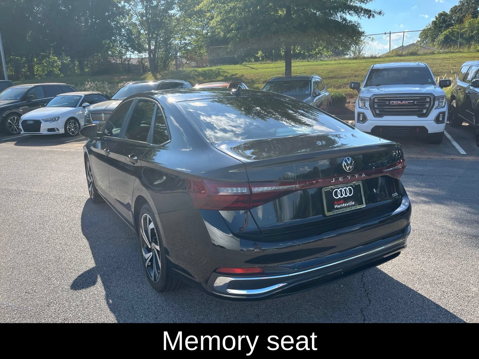 Used 2025 Volkswagen Jetta SEL FWD image 8