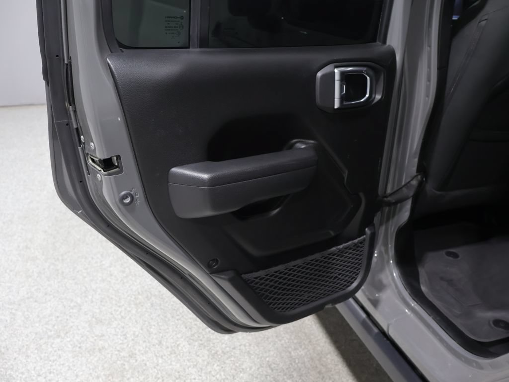 Used 2022 Jeep Gladiator Sport AWD/4WD image 18