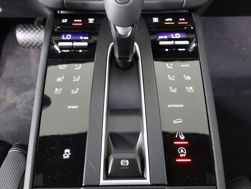 Certified 2025 Porsche Macan image 20