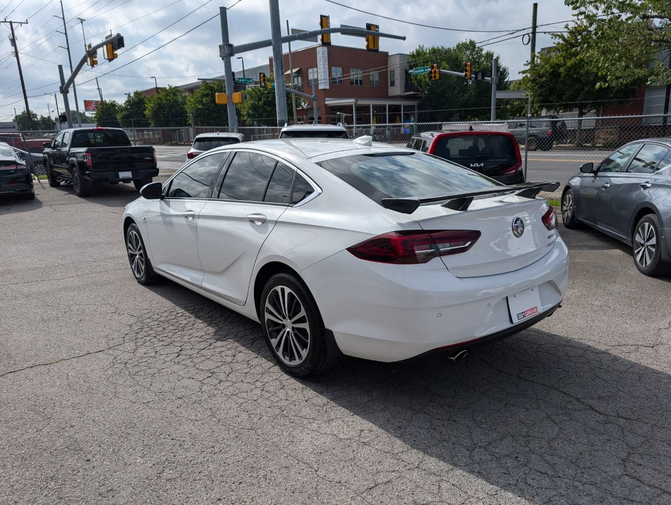 Used 2019 Buick Regal Essence w/ Driver Confidence Package I FWD image 8