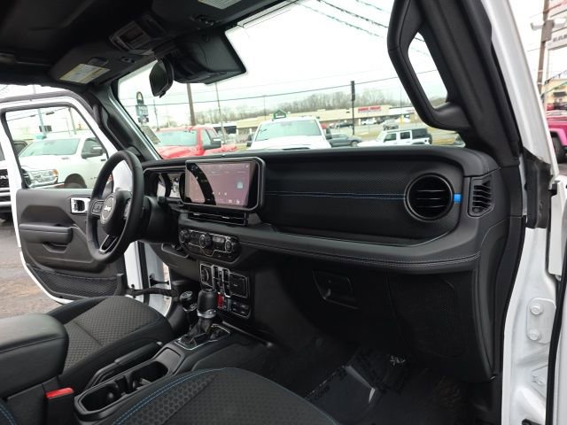 Used 2025 Jeep Wrangler Unlimited Rubicon 4xe w/ Convenience Group AWD/4WD image 44