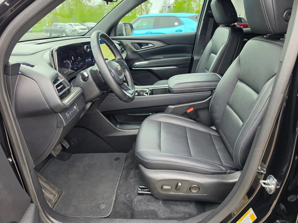 Used 2025 Chevrolet Traverse LT AWD/4WD image 22