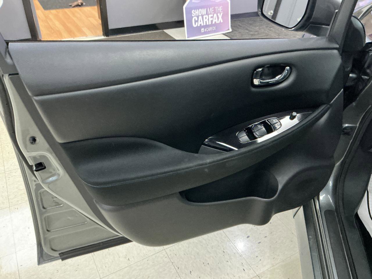 Used 2020 Nissan Leaf SV w/ SV Technology Package image 11