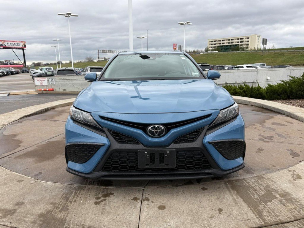 Used 2023 Toyota Camry SE image 9