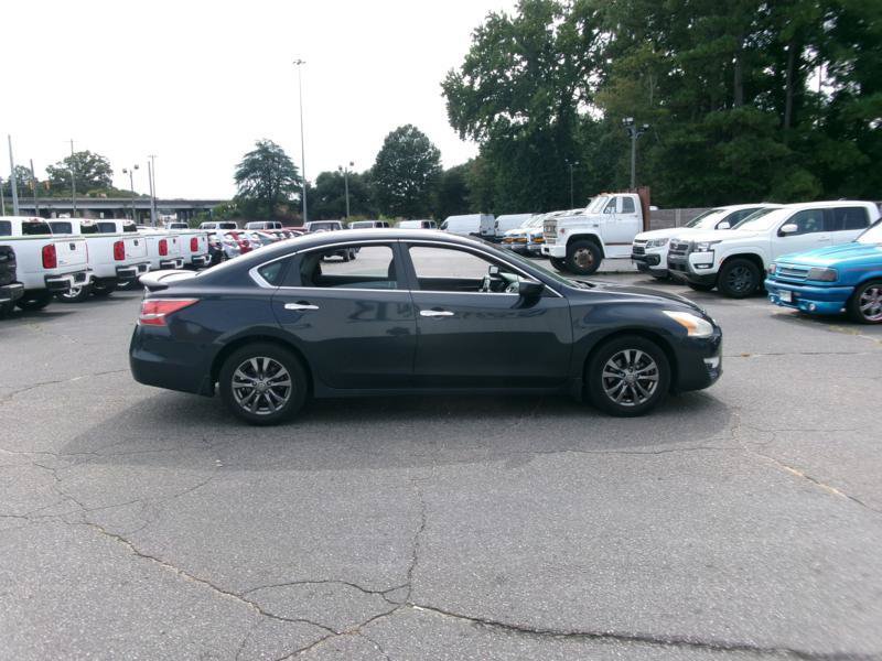 Used 2015 Nissan Altima 2.5 S w/ Sport Value Package FWD image 5
