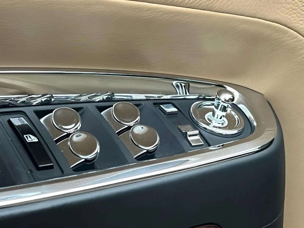 Used 2011 Rolls-Royce Ghost image 16