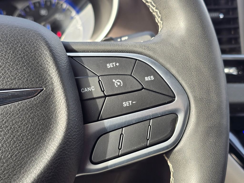 Used 2023 Chrysler Voyager LX image 35