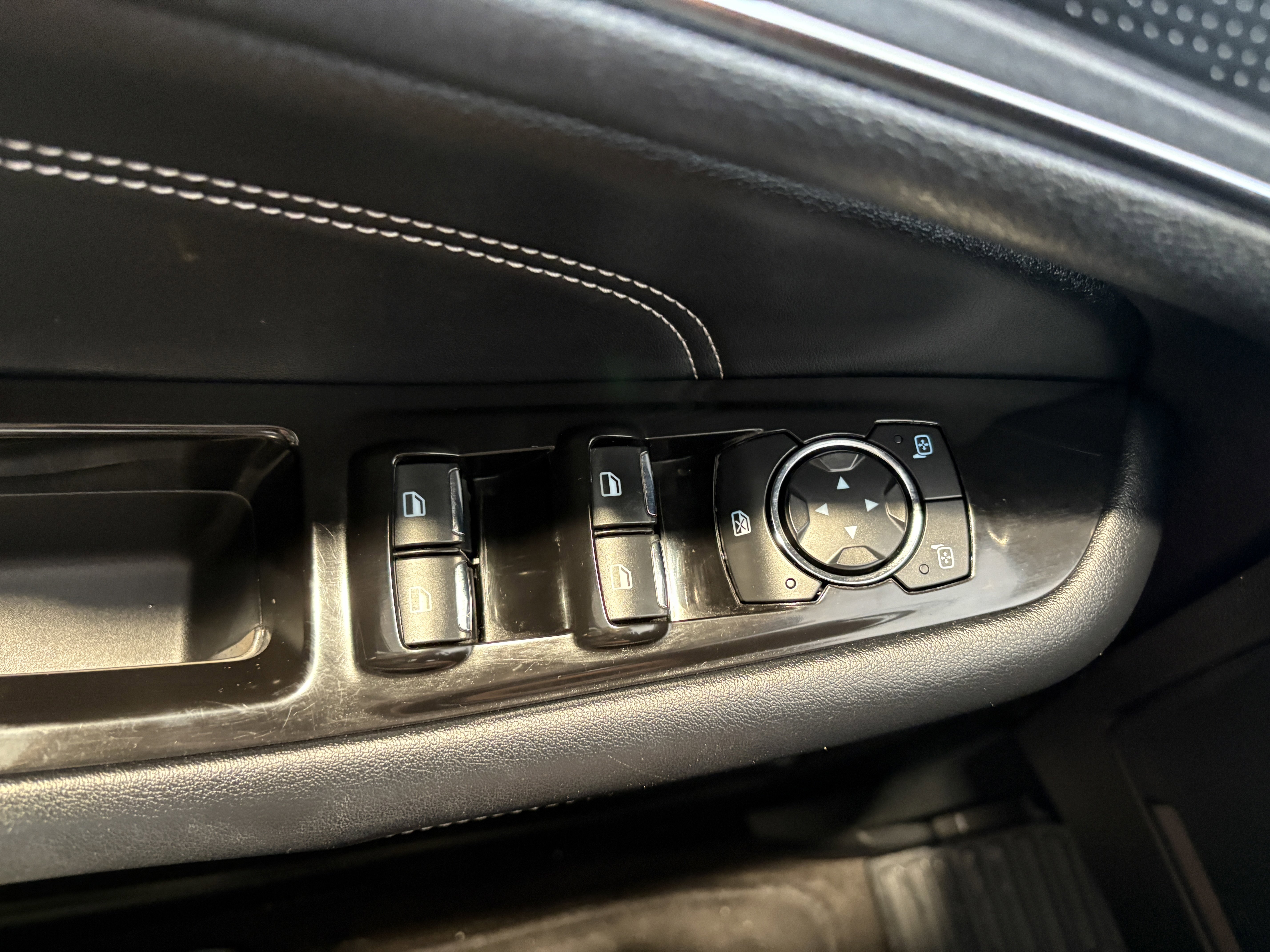 Used 2020 Ford Edge Titanium w/ Class II Trailer Tow Package image 10