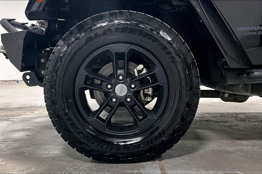 Used 2017 Jeep Wrangler Unlimited Sahara image 11