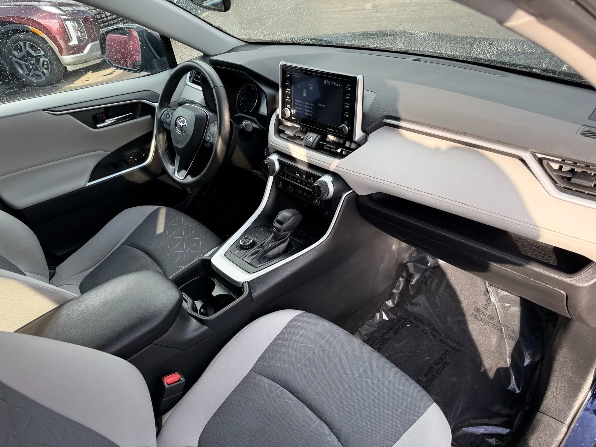 Used 2021 Toyota RAV4 XLE image 21