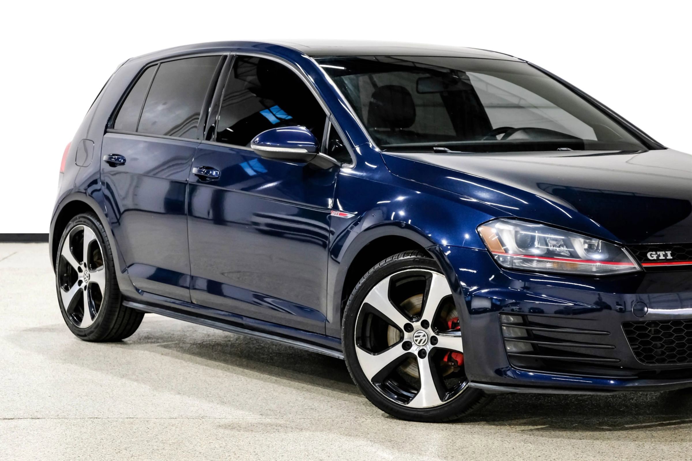 Used 2015 Volkswagen GTI SE FWD image 11