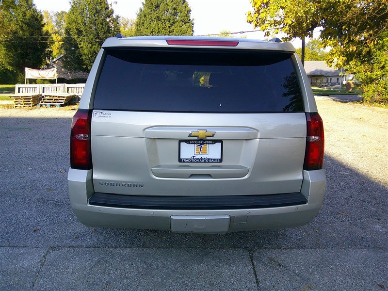 Used 2017 Chevrolet Suburban LT w/ Luxury Package image 4