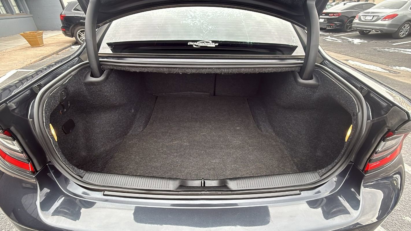 Used 2019 Dodge Charger SXT w/ Blacktop Package image 13