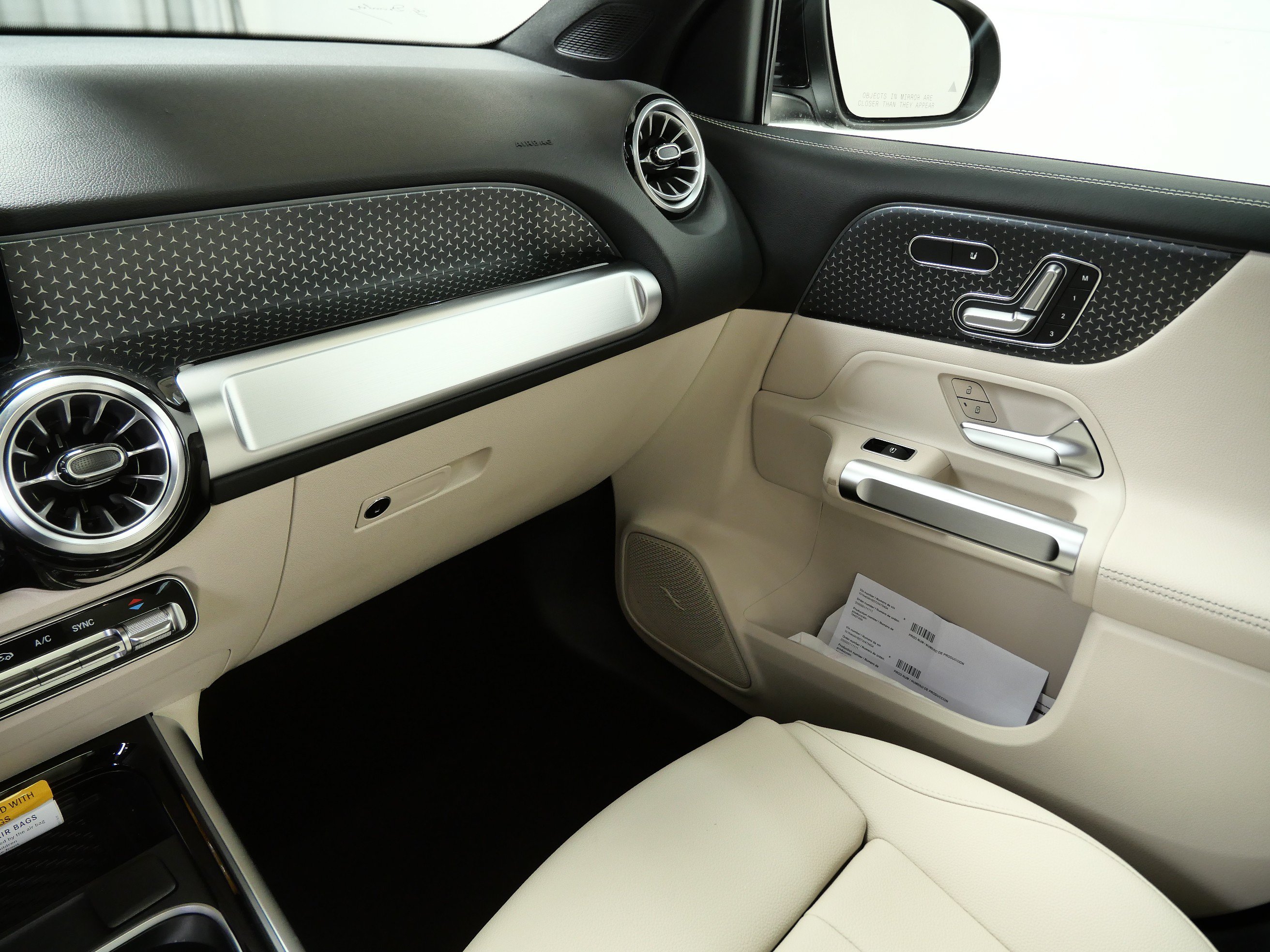 New 2026 Mercedes-Benz GLB 250 4MATIC image 11