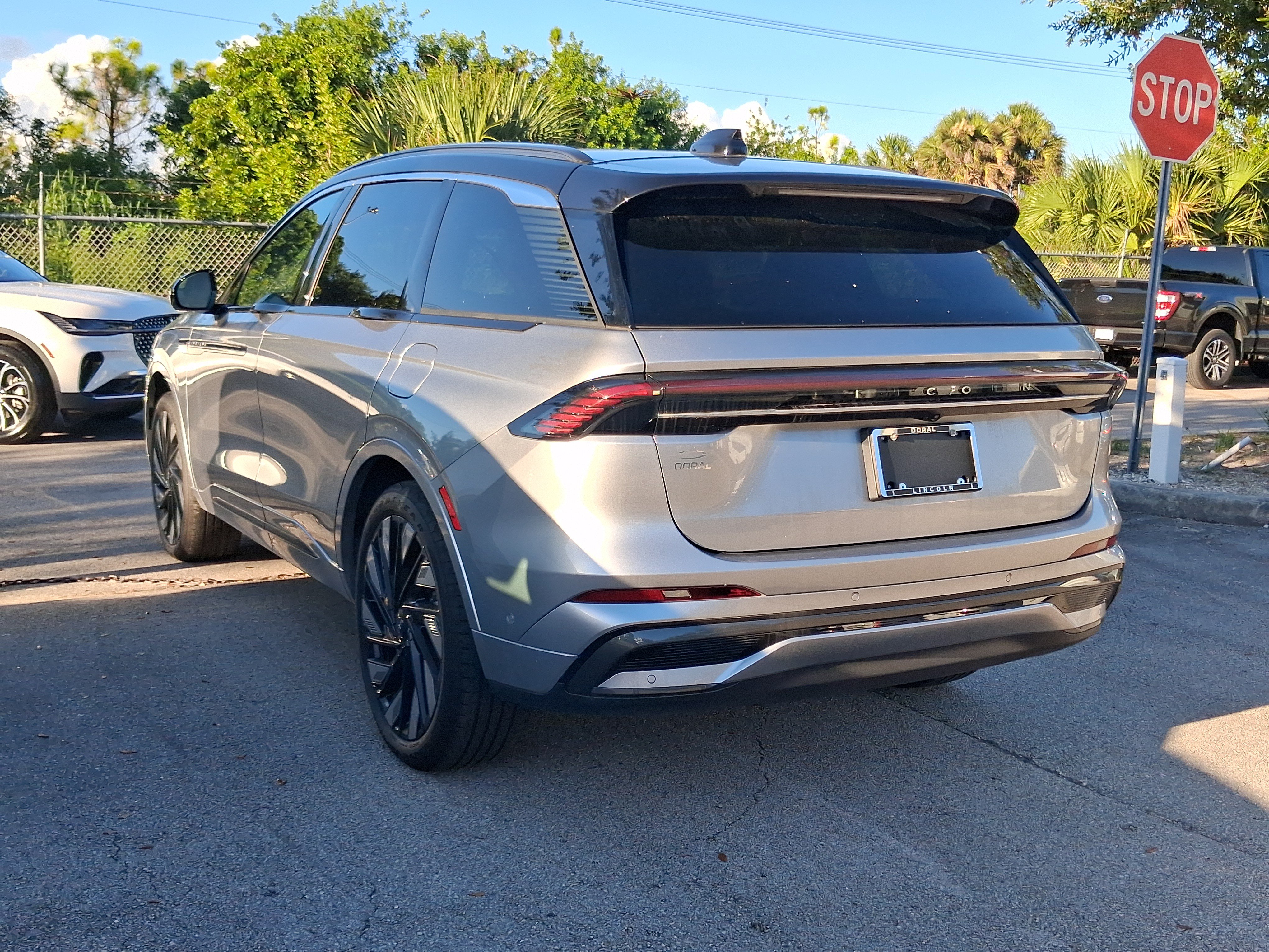 Certified 2024 Lincoln Nautilus Black Label w/ Jet Appearance Package (87T) AWD/4WD image 3