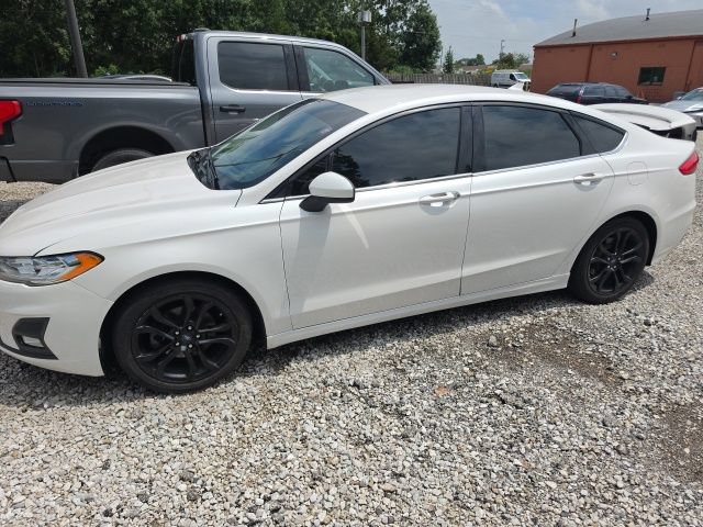 Used 2019 Ford Fusion SE w/ Equipment Group 151A FWD image 2