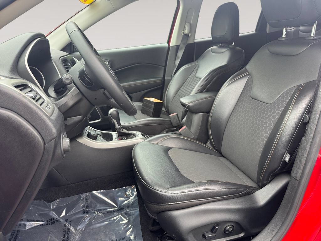 Used 2019 Jeep Compass Latitude w/ Cold Weather Group AWD/4WD image 9