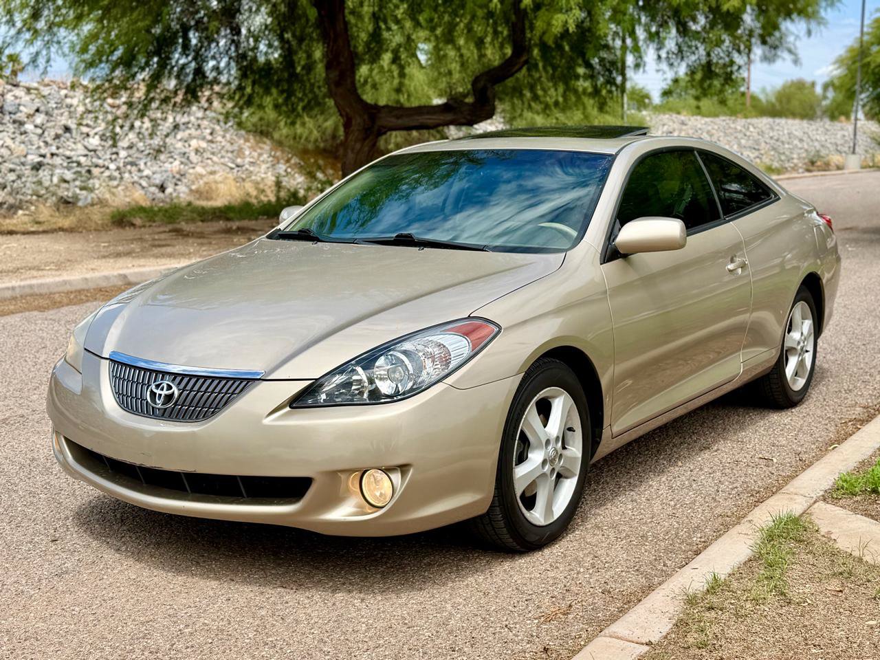 Used 2004 Toyota Solara SLE FWD image 1