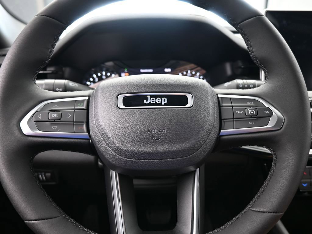 Used 2026 Jeep Compass Latitude AWD/4WD image 24