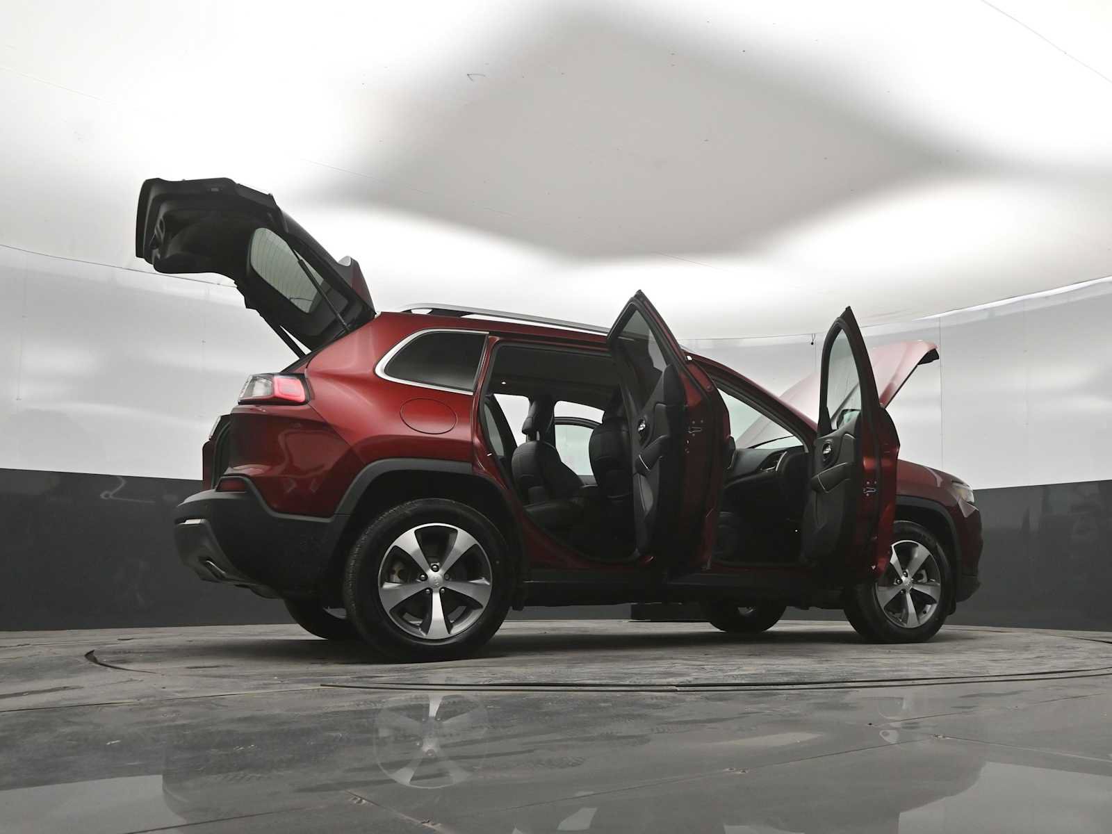 Used 2021 Jeep Cherokee Limited w/ Elite Package AWD/4WD image 45