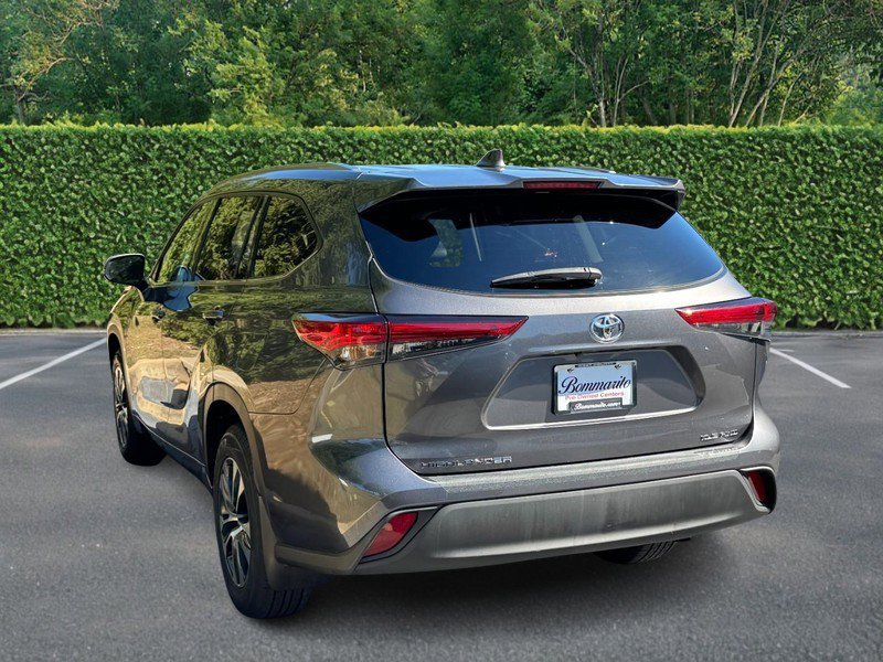 Used 2021 Toyota Highlander XLE image 4