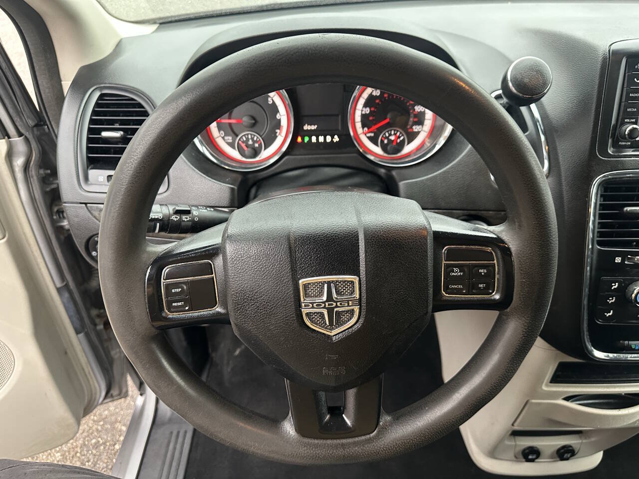 Used 2019 Dodge Grand Caravan SE FWD image 14