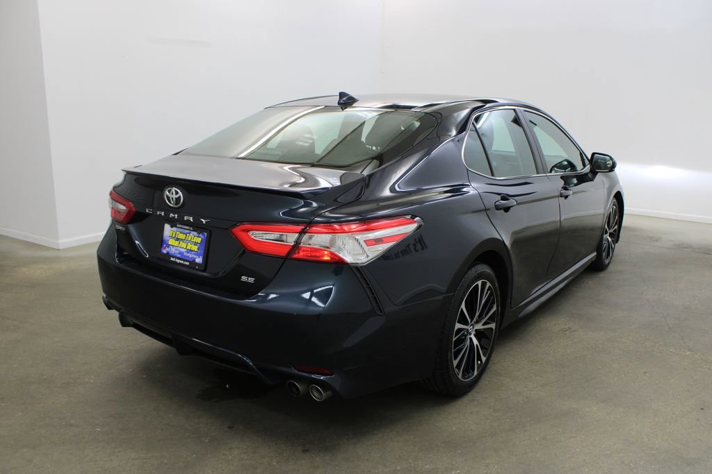 Used 2020 Toyota Camry SE FWD image 5