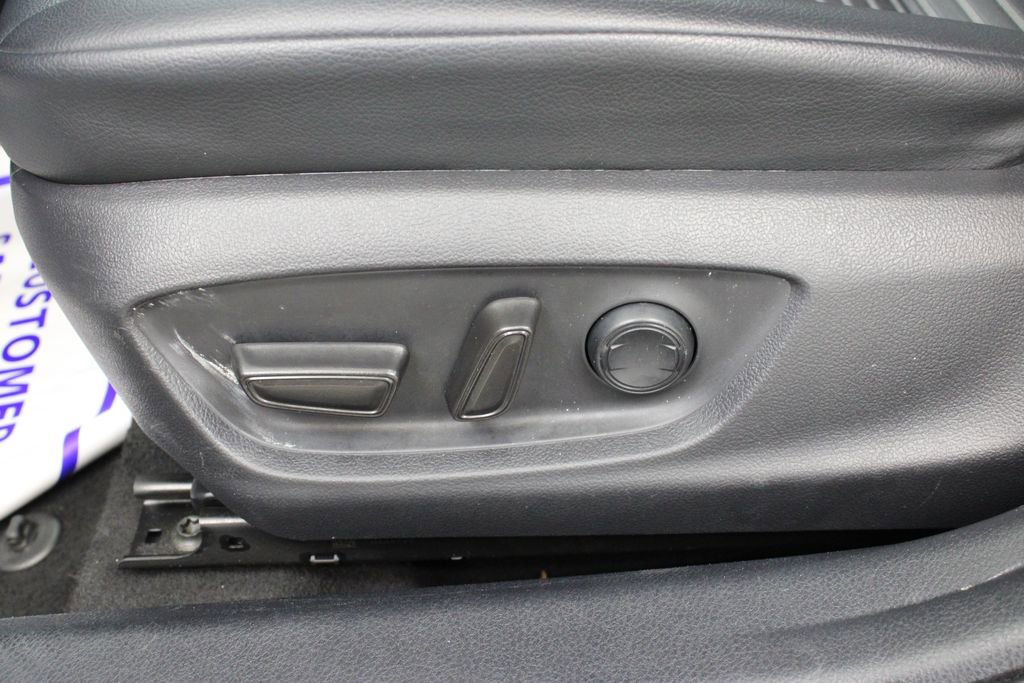 Used 2020 Toyota Camry SE FWD image 17