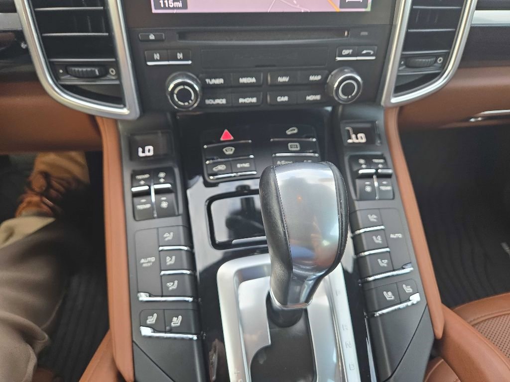 Used 2017 Porsche Cayenne Platinum Edition image 27