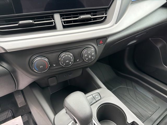 Used 2024 Chevrolet Trax LS w/ LS Convenience Package FWD image 29