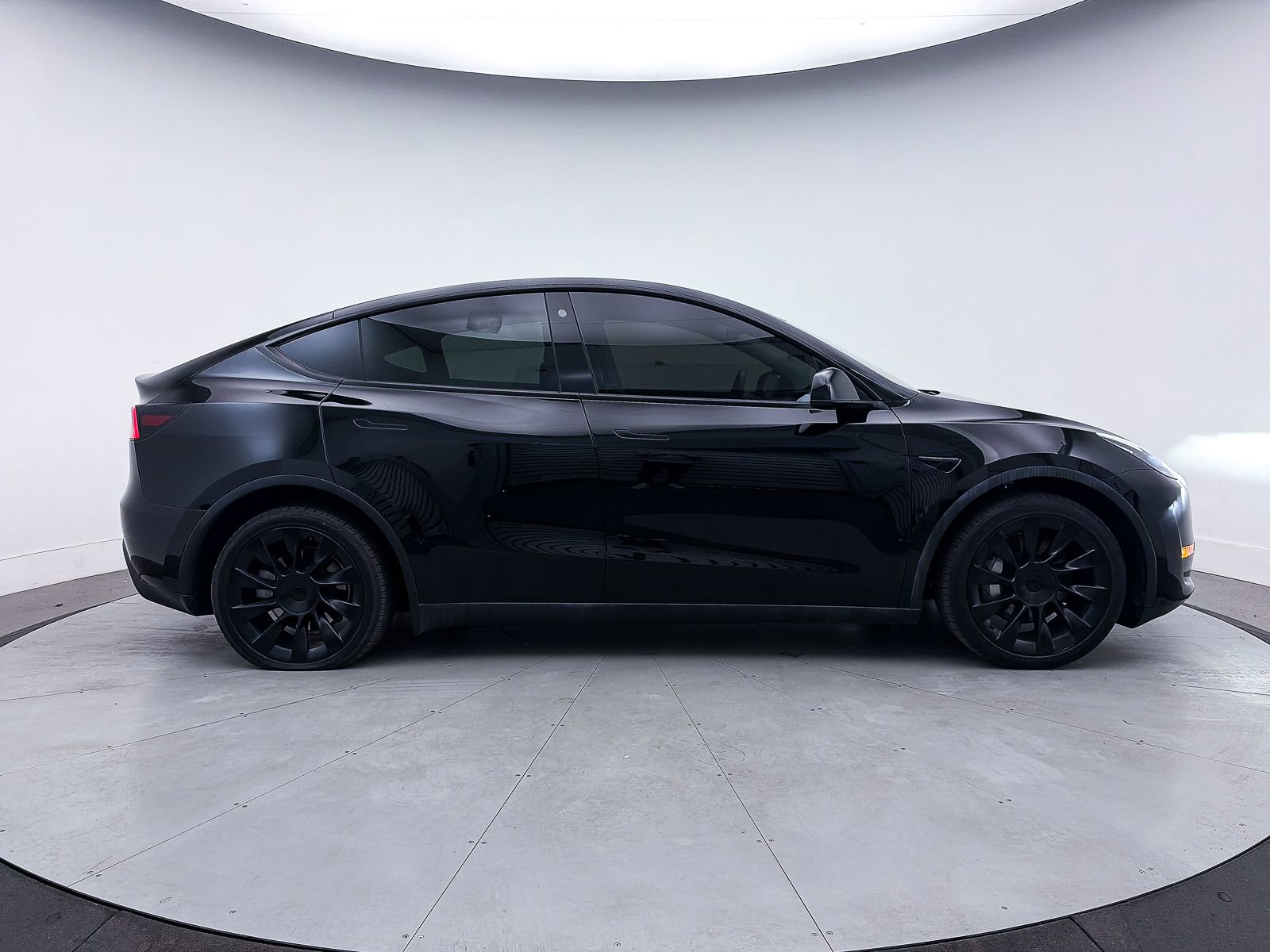 Used 2023 Tesla Model Y Long Range image 37