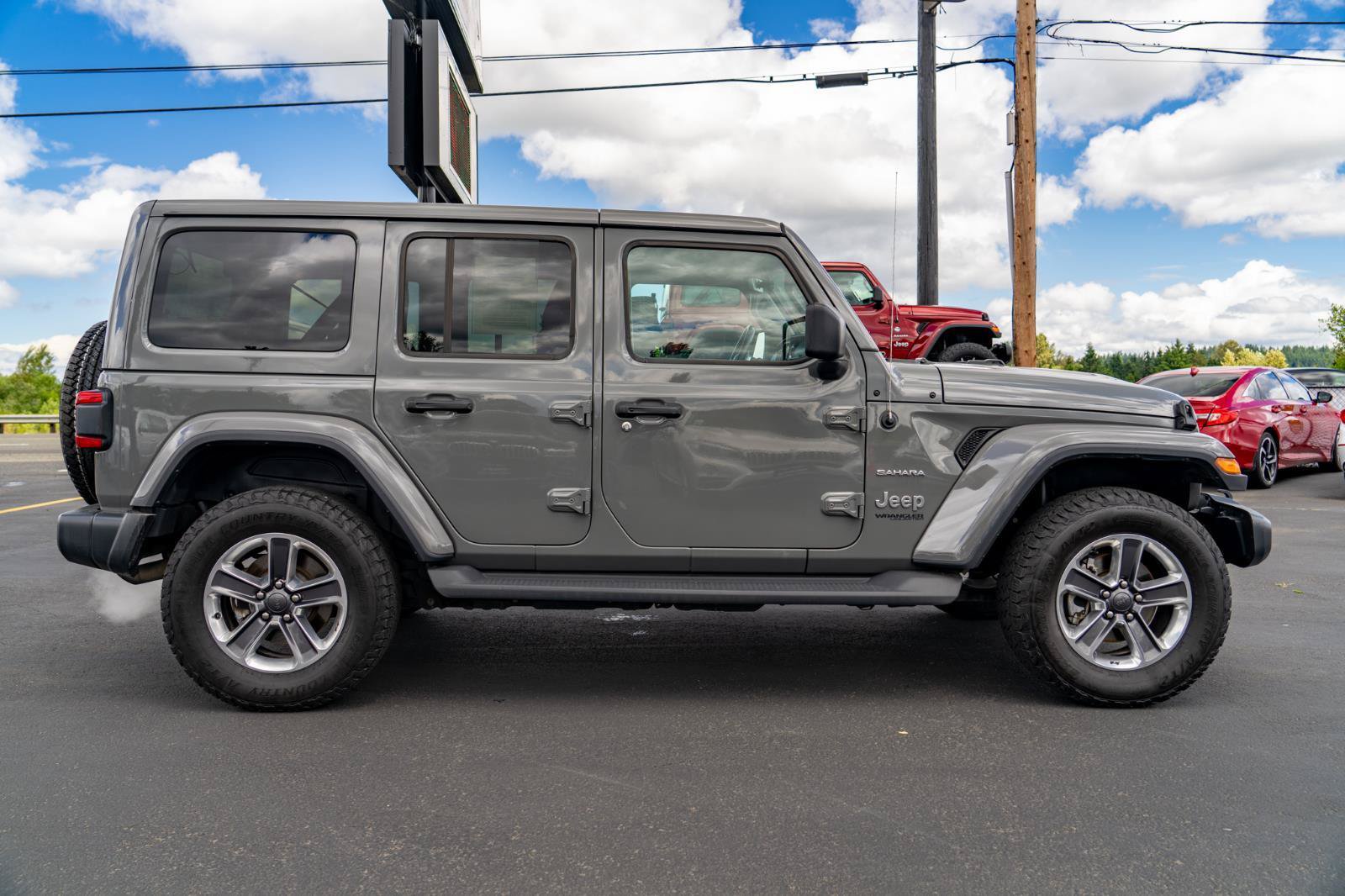 Used 2020 Jeep Wrangler Unlimited Sahara AWD/4WD image 9