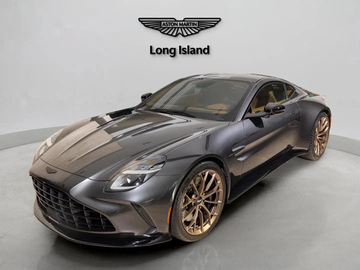 Used 2025 Aston Martin V8 Vantage Coupe RWD image 43