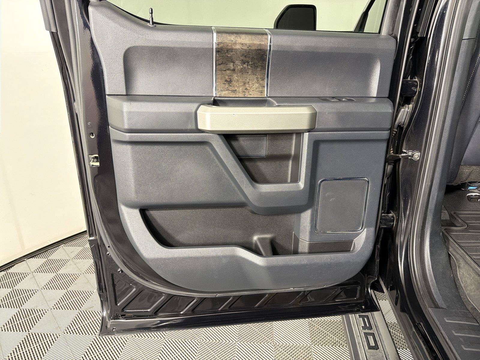 Used 2022 Ford F250 Lariat w/ Black Appearance Package AWD/4WD image 19