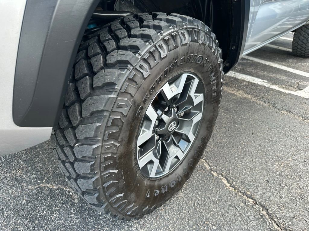 Used 2020 Toyota Tacoma TRD Off-Road w/ Technology Package AWD/4WD image 9