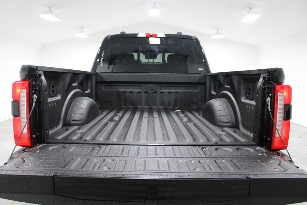 New 2026 Ford F250 Lariat w/ Black Appearance Package image 17