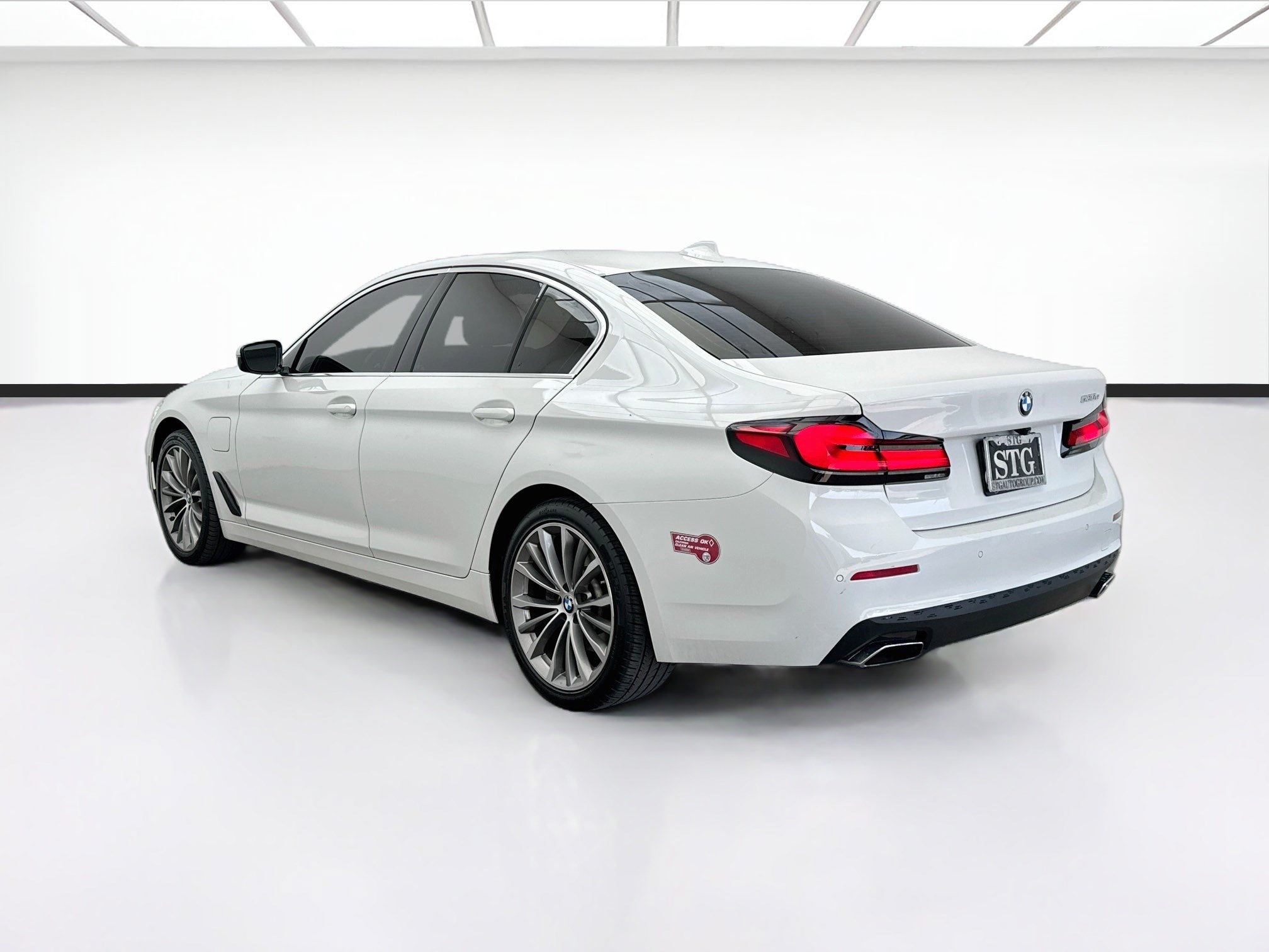 Used 2021 BMW 530e w/ Convenience Package RWD image 6