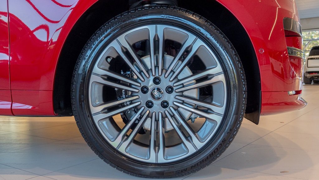 New 2025 Land Rover Range Rover Sport Dynamic SE image 9