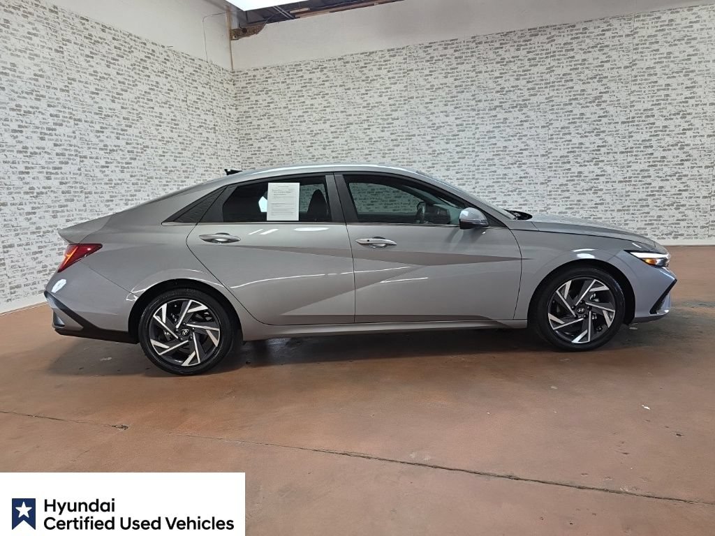 Used 2025 Hyundai Elantra SEL FWD image 7