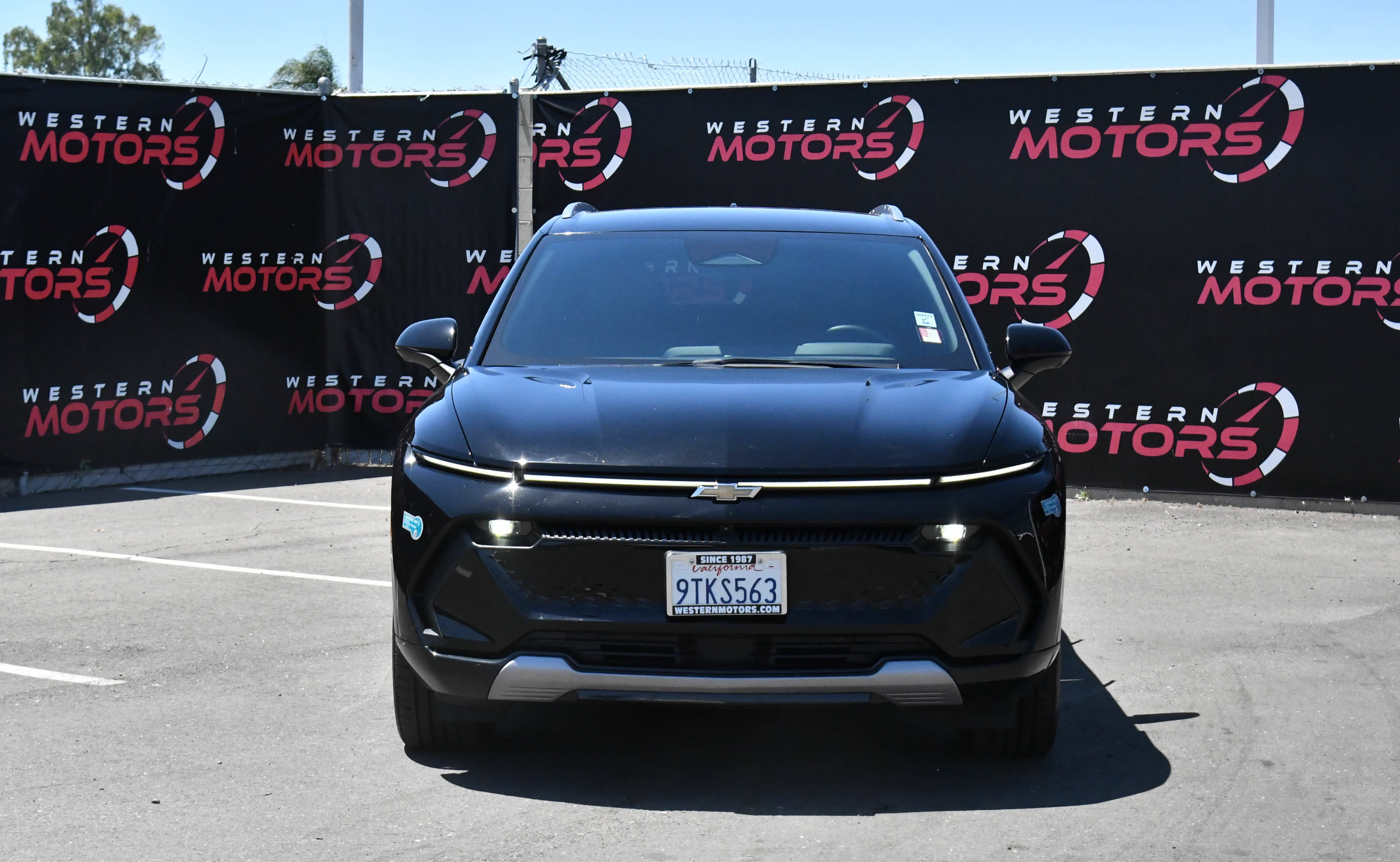 Used 2025 Chevrolet Equinox EV LT FWD image 2
